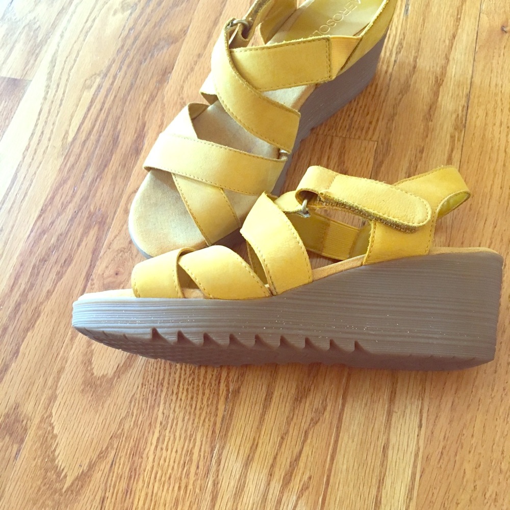 Yellow-Gold Aerosole Sandals. VERY comfortable!